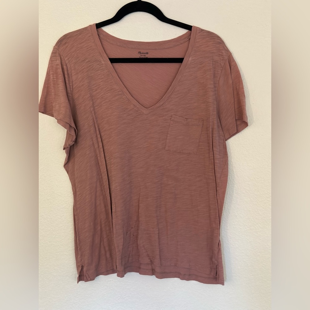 Mauve Madewell v neck tshirt. Fits tts size xl.